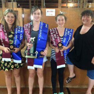 Sisters Emaraina, Ana, Marika with their mother Lea-Anne Braddick.