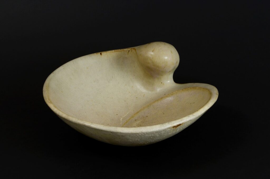 James Greig, Bowl, 1982. Collection of Rhondda Greig Family. PHOTO/FRANK CASEY