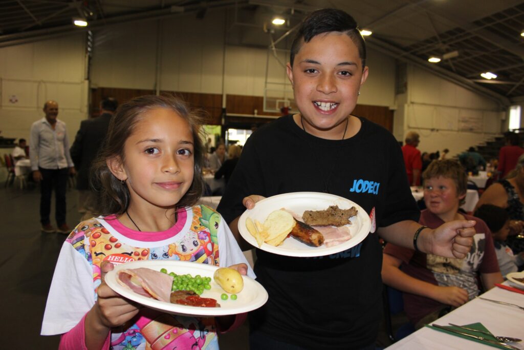 Alexia Apiata, 7 and her brother Jodeci, 10 get ready to dig in to their Christmas feed. PHOTO/EMILY NORMAN