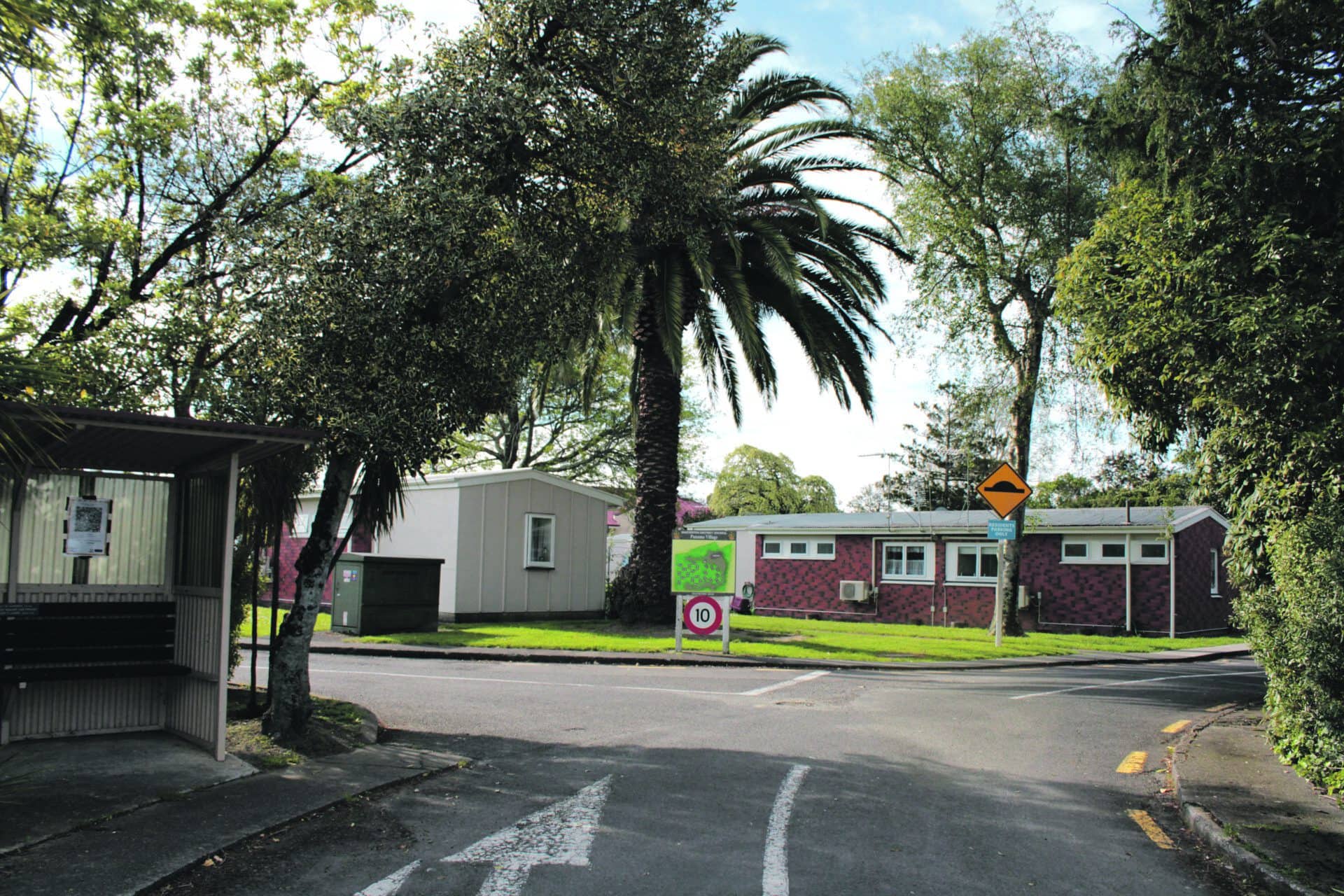 Panama Village, Ngaumutawa Rd