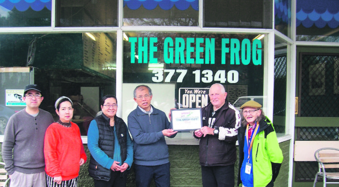 The Green Frog serves the best fish and chips, according to a poll by communication group, WRAZE. [From lefl] Lem Bin, Sreyla Bin, Touch Bin, Chanthou Bin from Green Frog and Brian Hart and Ian Real from WRAZE.
PHOTO/SUPPLIED